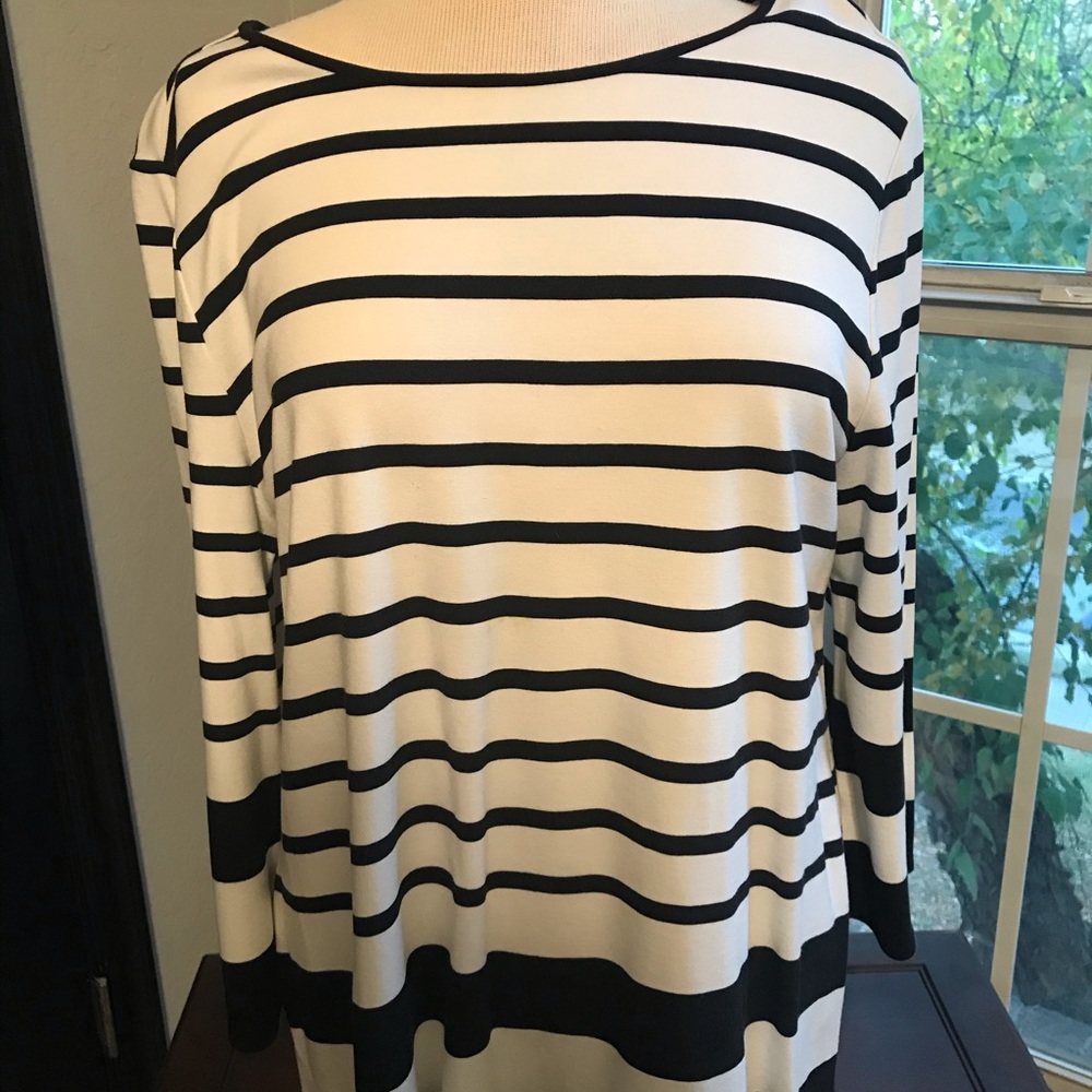 Cute casual top that’s cute with stretch pants